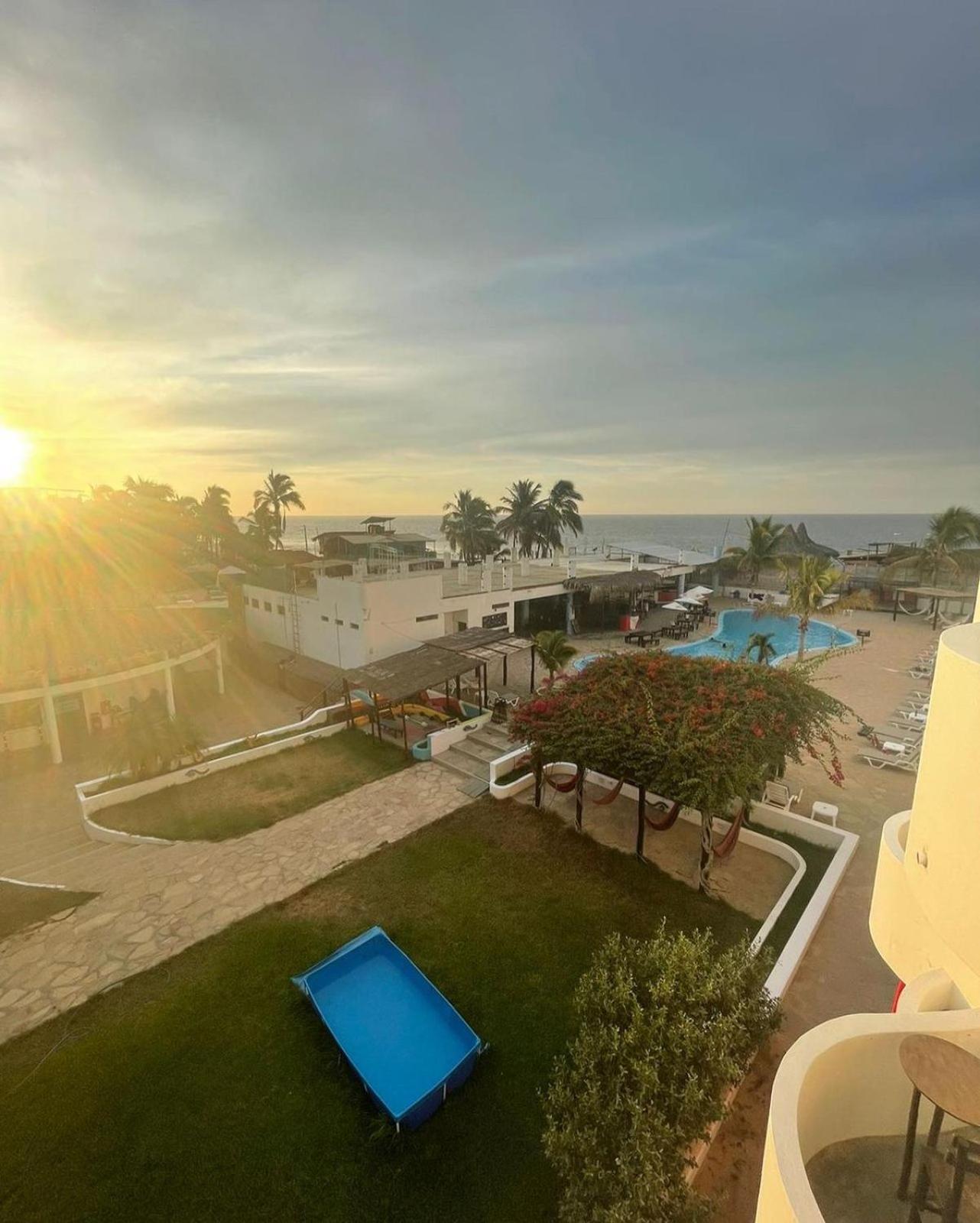 Loki Del Mar Hostel Máncora Kültér fotó