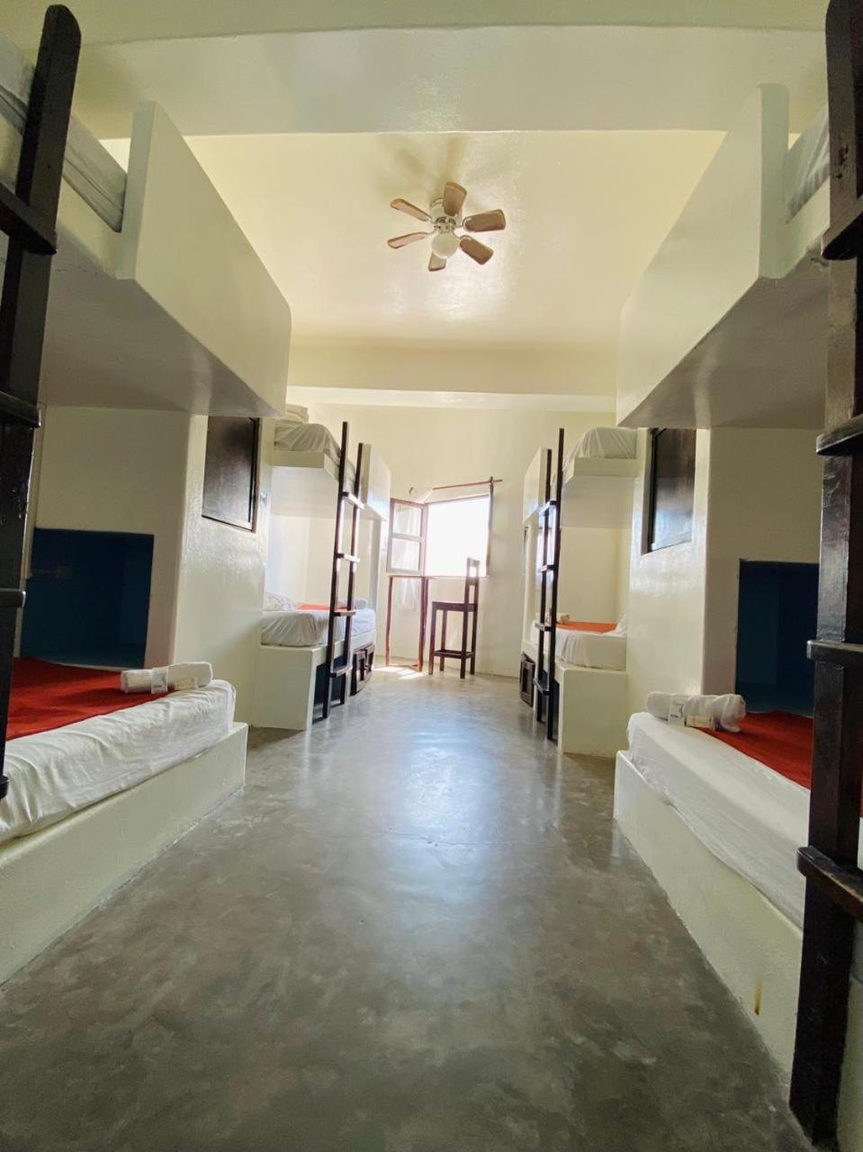 Loki Del Mar Hostel Máncora Kültér fotó