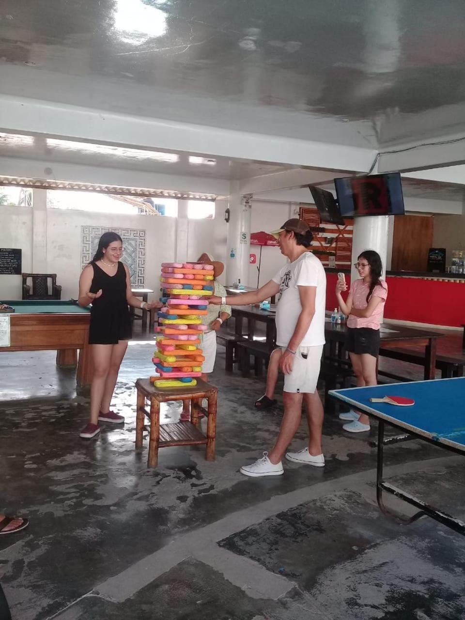 Loki Del Mar Hostel Máncora Kültér fotó
