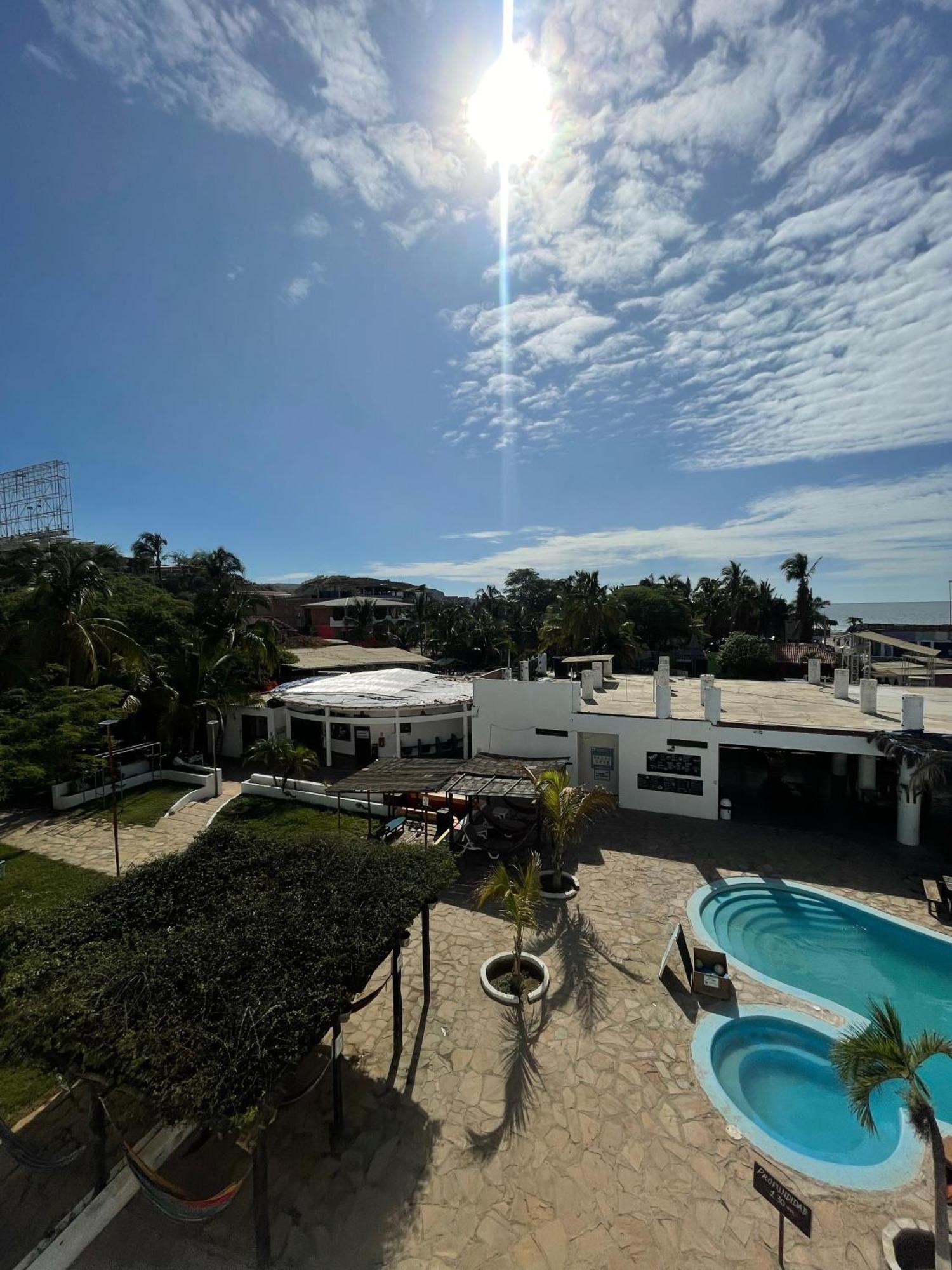 Loki Del Mar Hostel Máncora Kültér fotó
