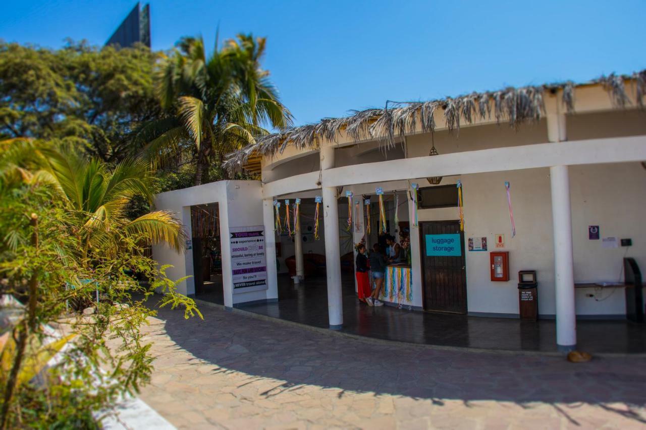 Loki Del Mar Hostel Máncora Kültér fotó
